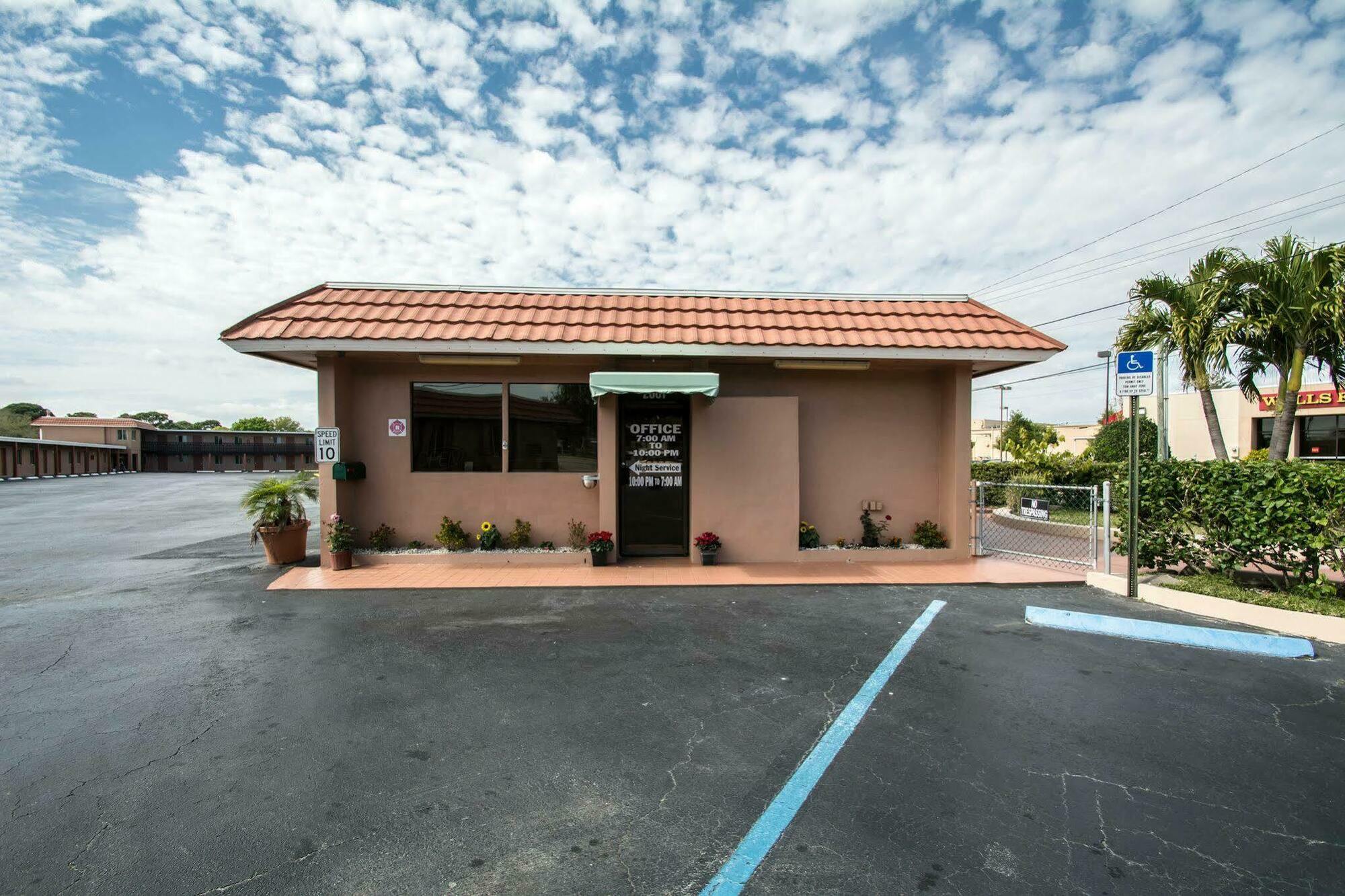 Rodeway Inn Fort Pierce Us Highway 1 Exterior photo